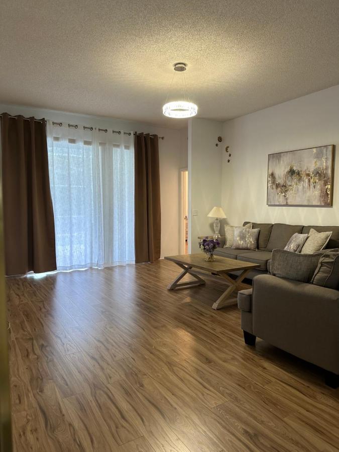 Private Pool With A Beautiful View Overlooking The Lake! Near Disney - Universal Kissimmee Esterno foto